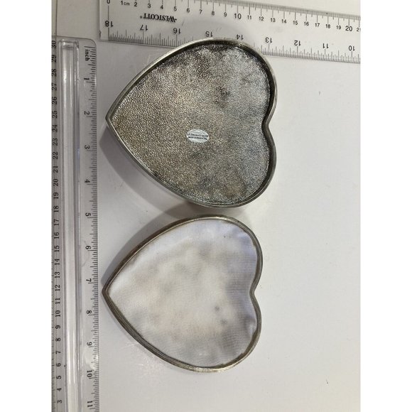 Vintage Silver Tone Heart Shaped Box with Gold Tone Bow Made in Hong Kong - Picture 4 of 11